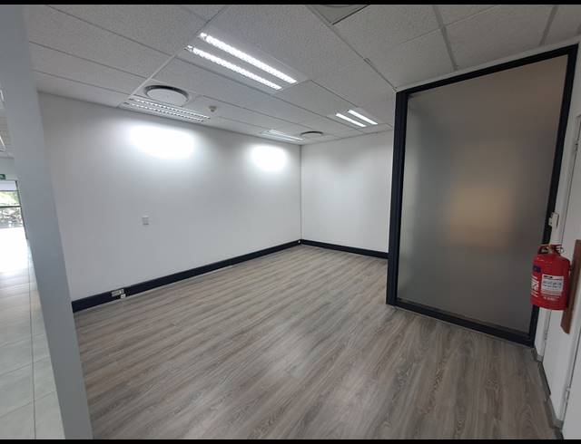 279M² OFFICE TO LET IN SANDHURST